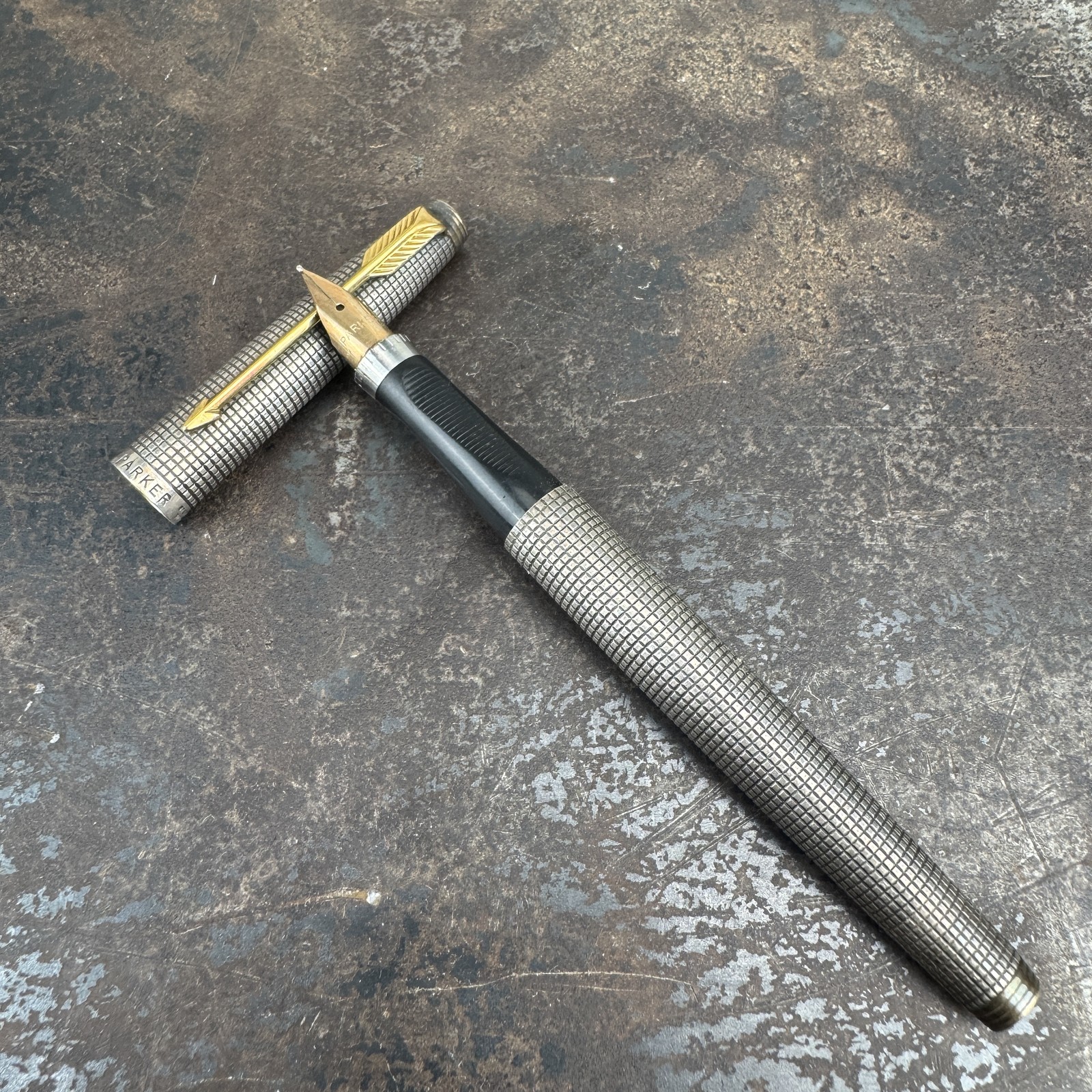 Vtg PARKER 75 Sterling Silver Fountain Pen w/ 14k NIB Vtg PARKER 75 Sterling Silver Fountain Pen w/ 14k NIB