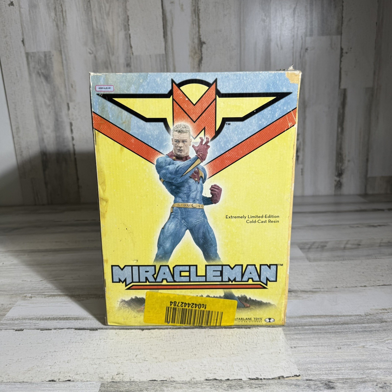 Miracleman Extremely Limited-Edition Cold Cast Resin Statue McFarlane Toys NSIB Miracleman Extremely Limited-Edition Cold Cast Resin Statue McFarlane Toys NSIB