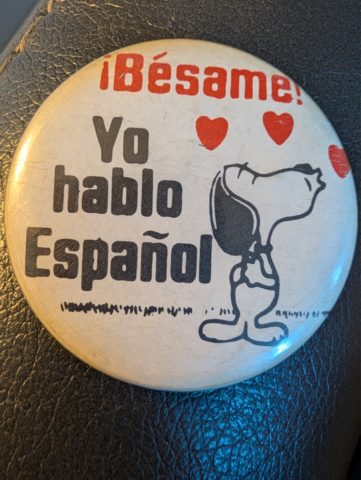RARE Vintage Peanuts Snoopy Pinback Button White French Kiss Me 2 1/4 inch