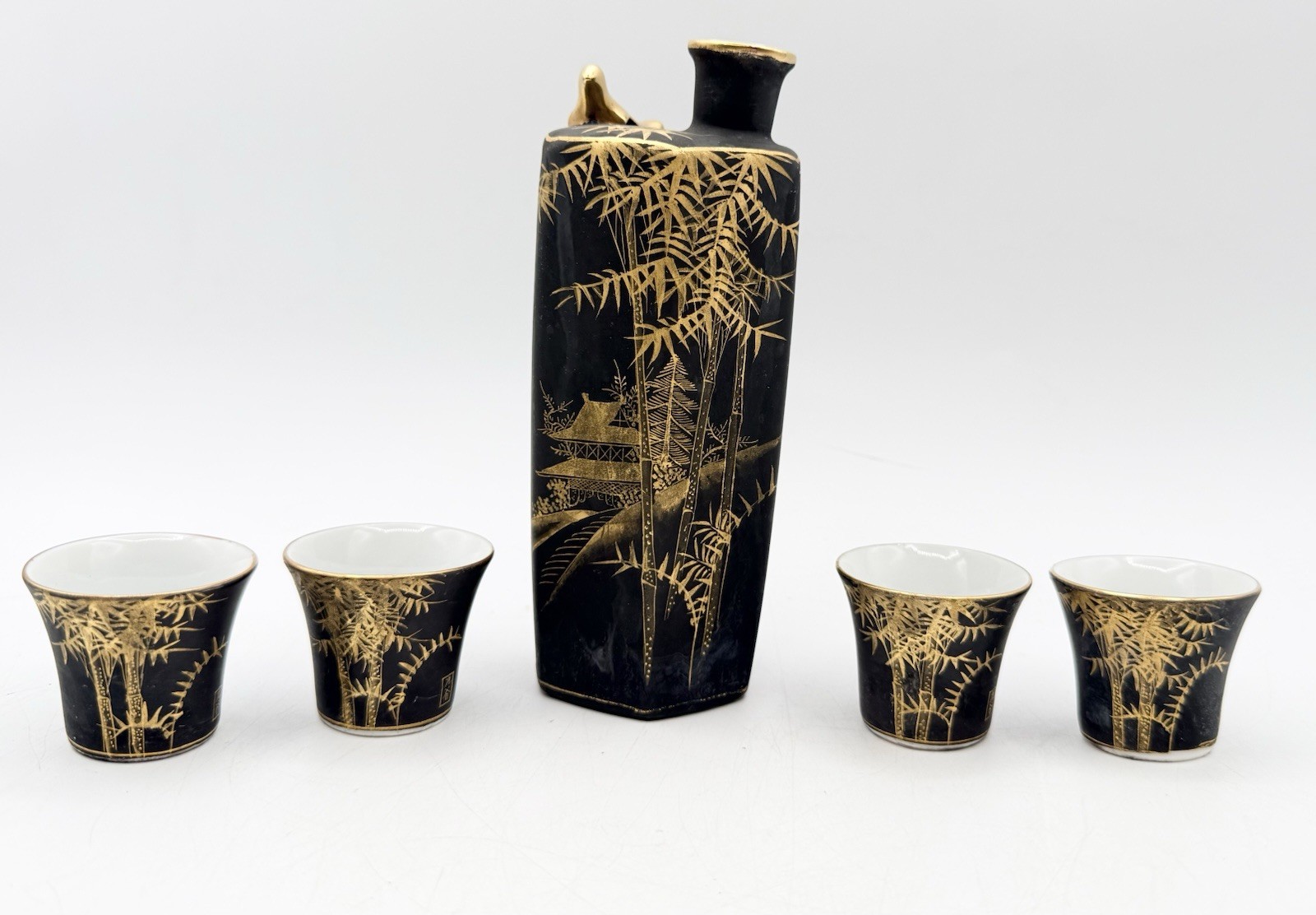 Vintage Japanese Kutani Yamazaki Sake Set, porcelain Hand Painted Japan Vintage Japanese Kutani Yamazaki Sake Set, porcelain Hand Painted Japan