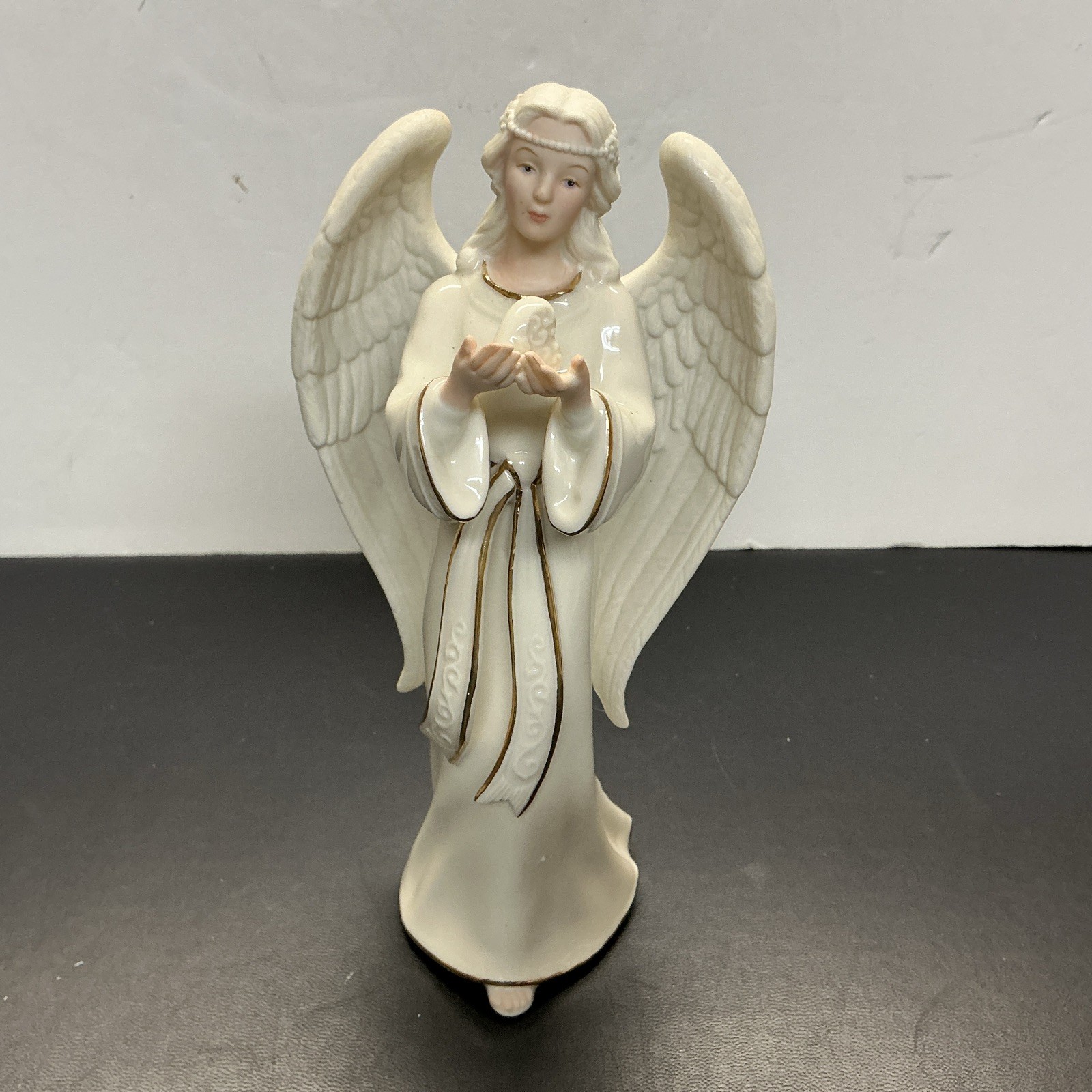 Lenox Angel Holding Heart Fine Porcelain 8”high Lenox Angel Holding Heart Fine Porcelain 8”high