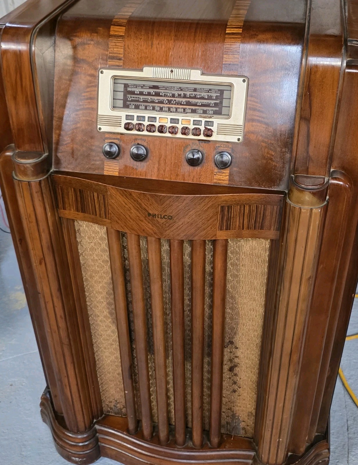 Vintage Philco 40-190 Floor Radio Parts Or Repair Vintage Philco 40-190 Floor Radio Parts Or Repair