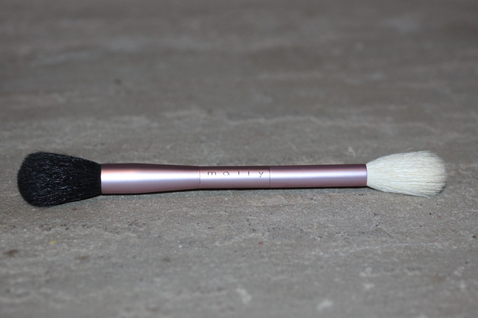 MALLY Double Ended Shaping Brush Blend to perfection with this doubleended brush MALLY Double Ended Shaping Brush Blend to perfection with this doubleended brush