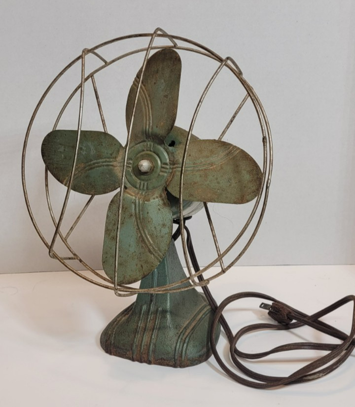 Working Vintage 1940s Dominion Art Deco Model 5159 Green 8" Round Desk Fan Working Vintage 1940s Dominion Art Deco Model 5159 Green 8" Round Desk Fan
