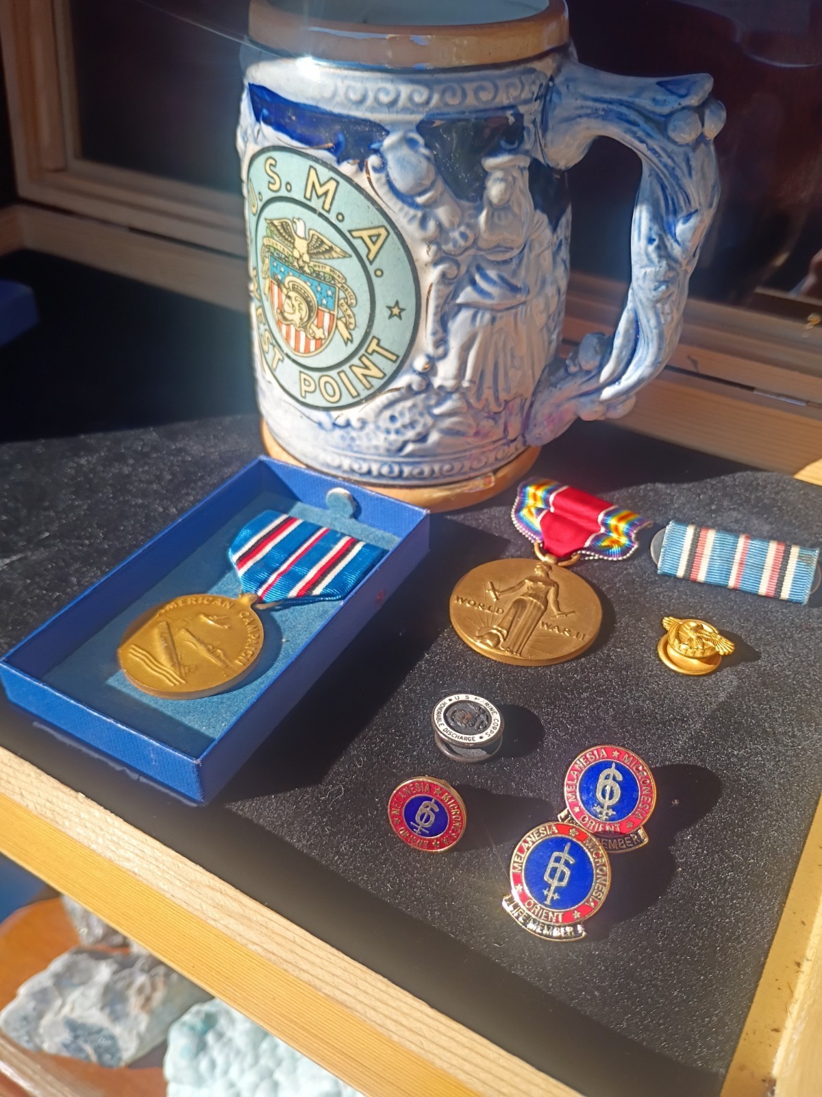 World War 2 Veterans / Victory Medal Lot W Antique Mug, Nice Lot World War 2 Veterans / Victory Medal Lot W Antique Mug, Nice Lot