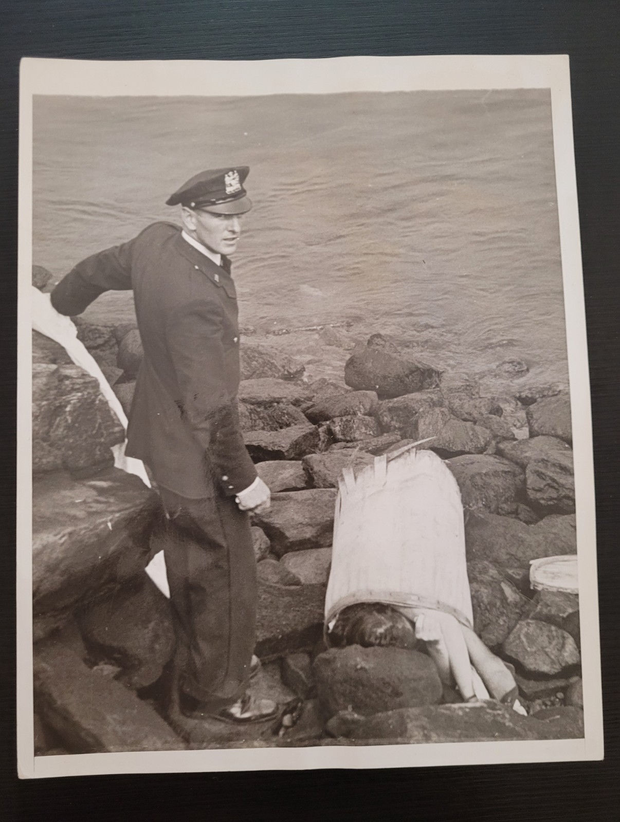 1937 Vintage Press Photo Crime Scene NYC in a Barrel East River Astoria 1937 Vintage Press Photo Crime Scene NYC in a Barrel East River Astoria