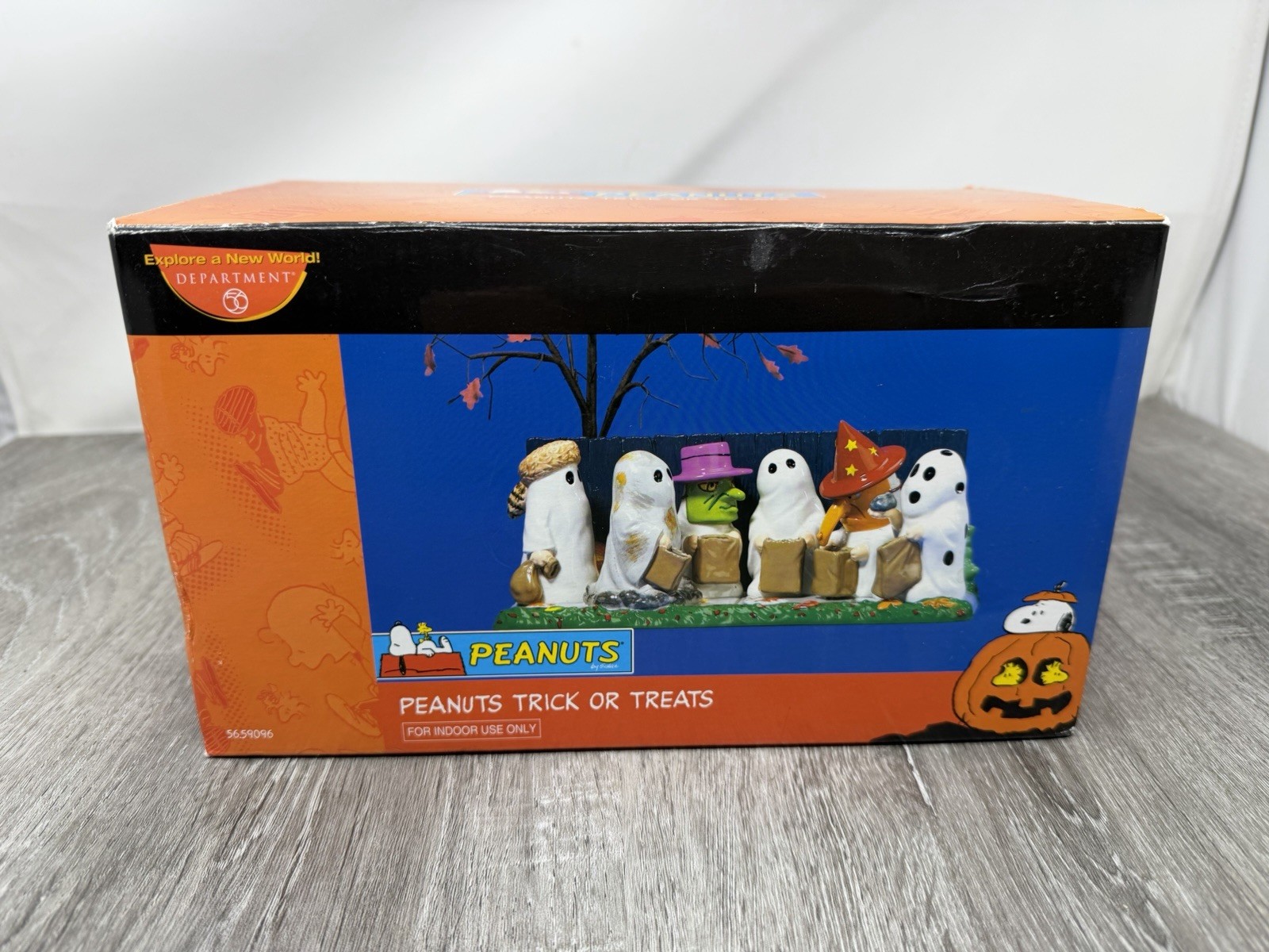 Dept 56 PEANUTS TRICK OR TREATS Lucy Charlie Linus INCLUDES TREE 59096 NOS 2004 Dept 56 PEANUTS TRICK OR TREATS Lucy Charlie Linus INCLUDES TREE 59096 NOS 2004