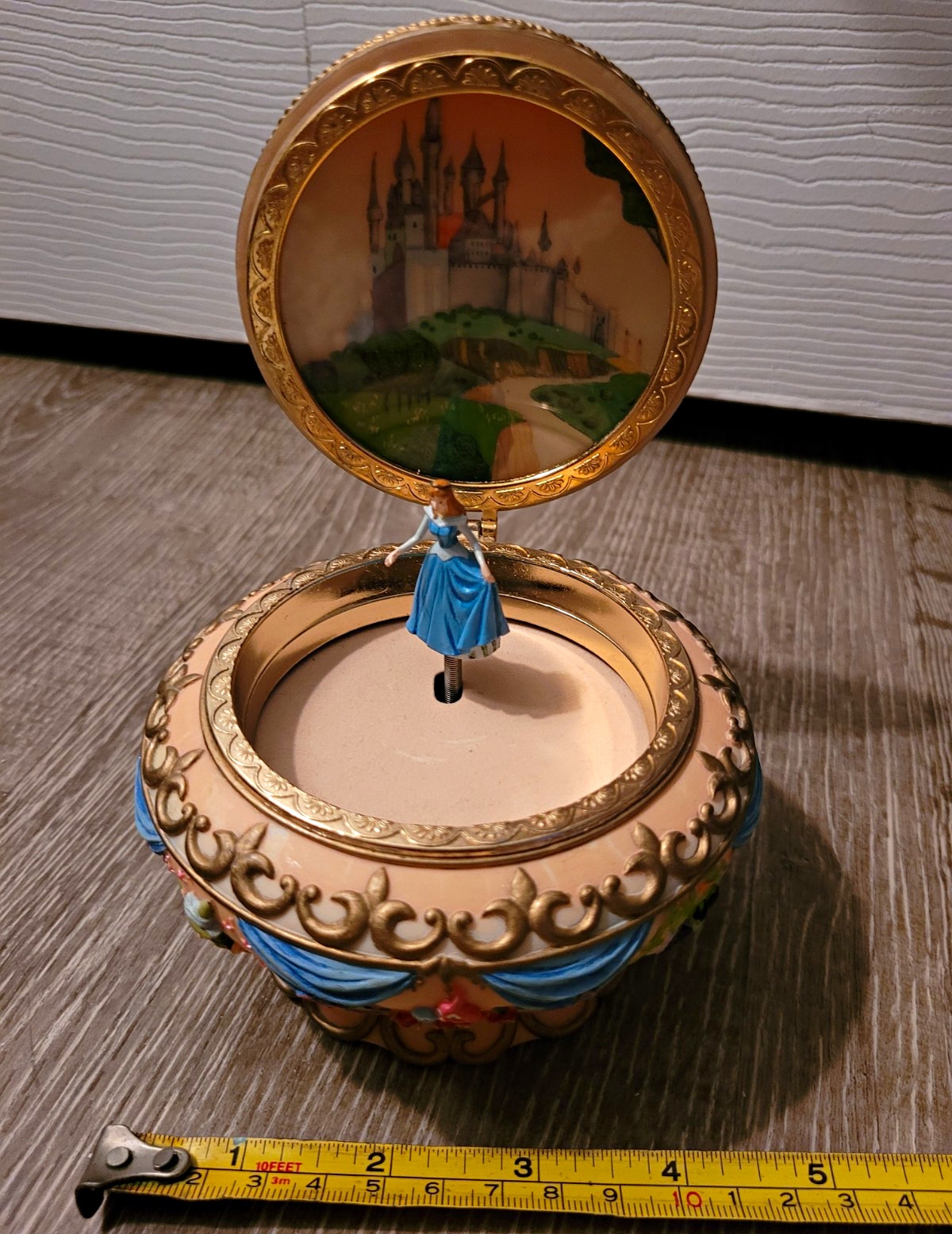 Disney Cinderella "Once Upon a Dream" Hinged Wind-Up Music Box Disney Cinderella "Once Upon a Dream" Hinged Wind-Up Music Box