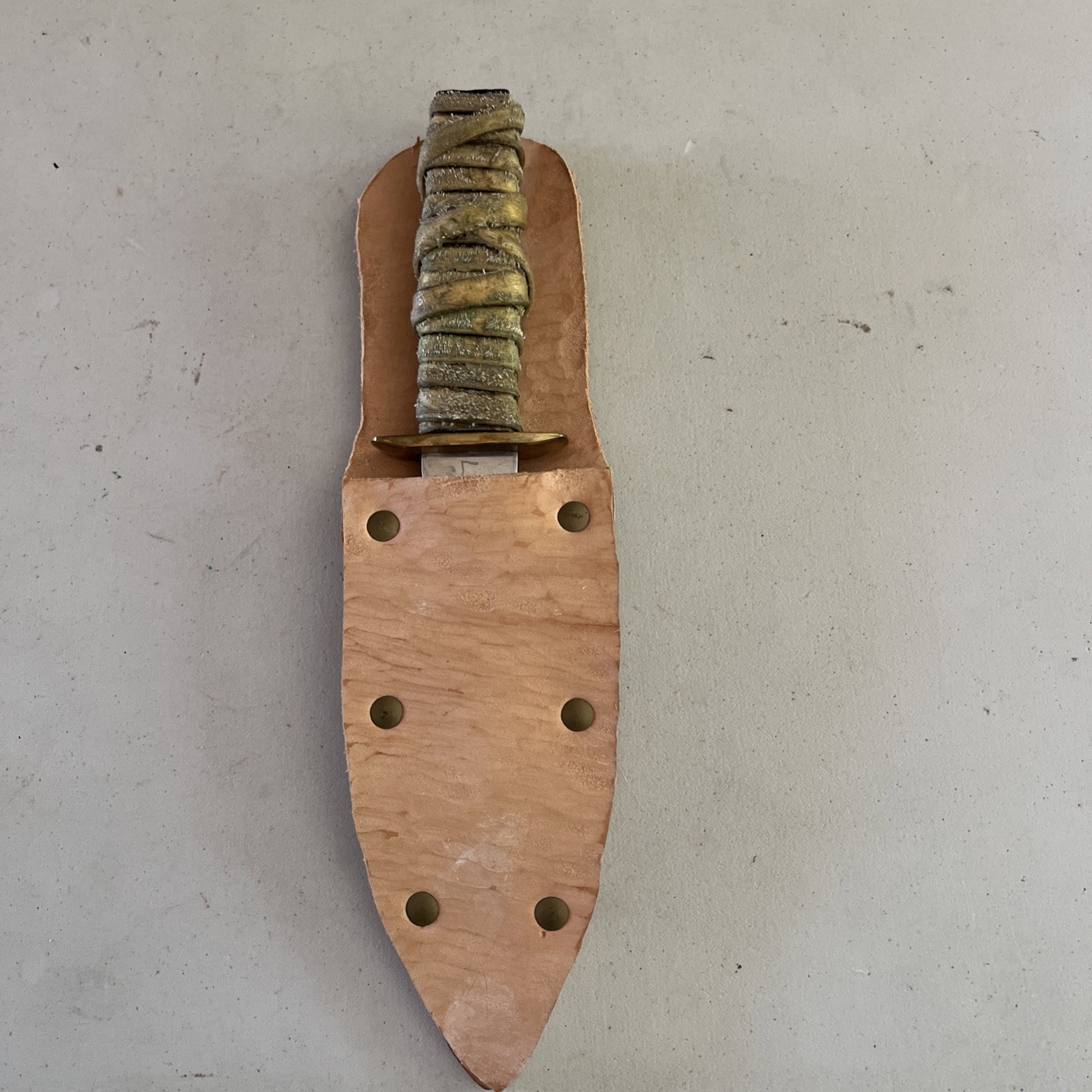 Vintage Larry Benoit Limited edition Sheath Knife. Dated 2002, serial Number 2. Vintage Larry Benoit Limited edition Sheath Knife. Dated 2002, serial Number 2.