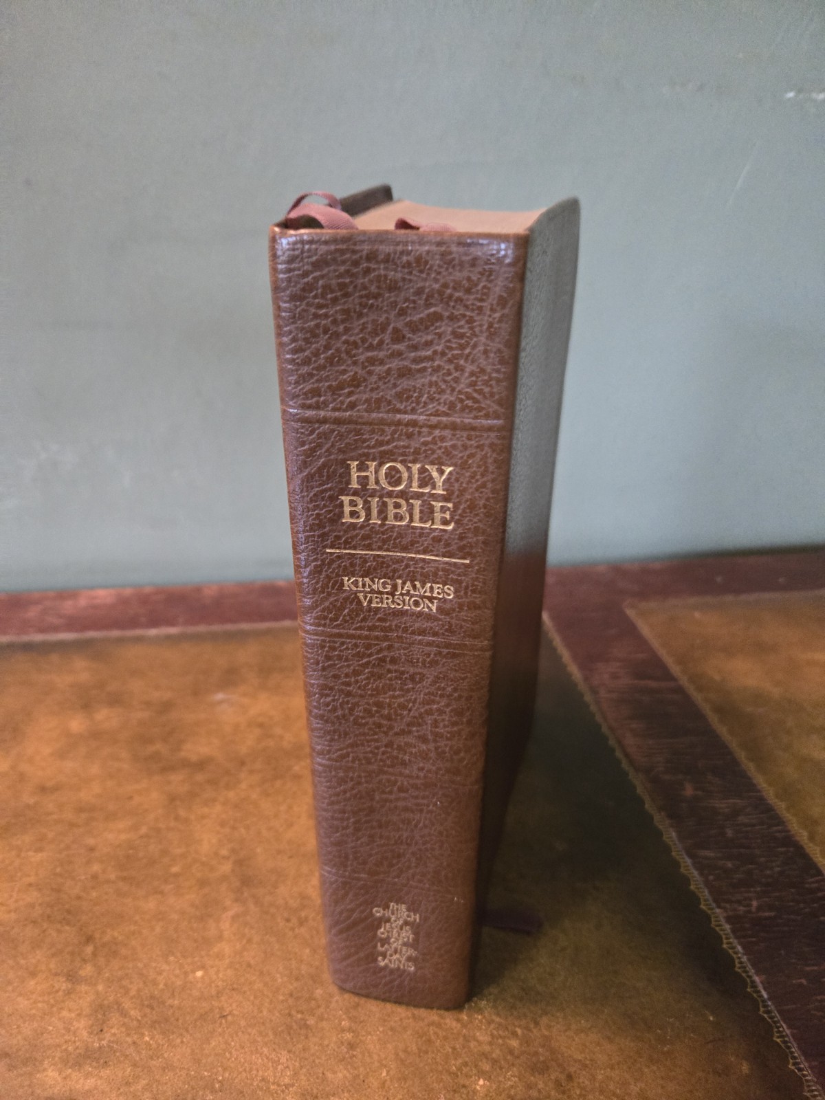 LDS Mormon Holy Bible King James Version 1979 Brown Softcover Unmarked LDS Mormon Holy Bible King James Version 1979 Brown Softcover Unmarked