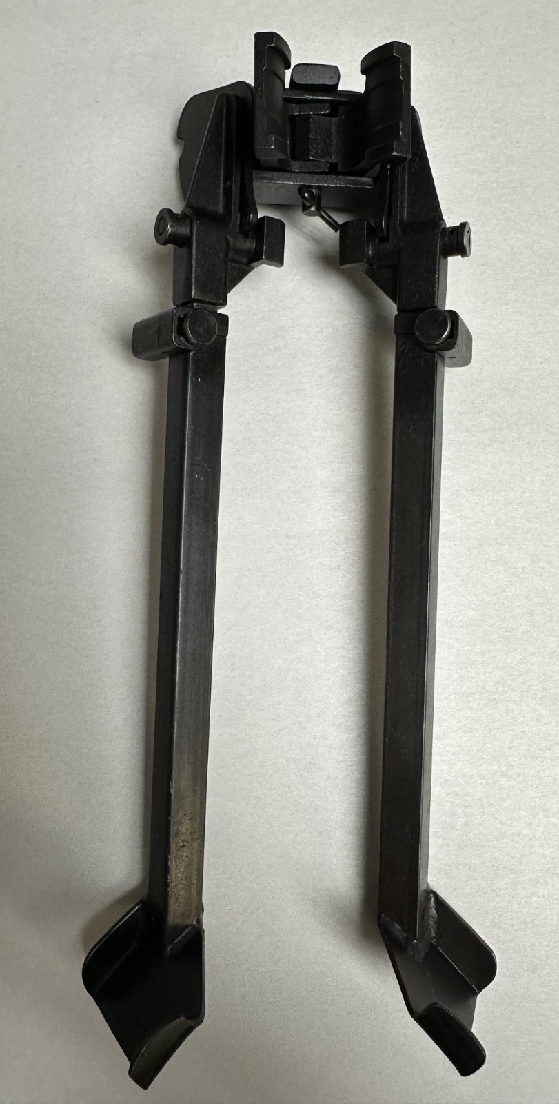 METAL BIPOD WITH EXTENDABLE LEGS. METAL BIPOD WITH EXTENDABLE LEGS.