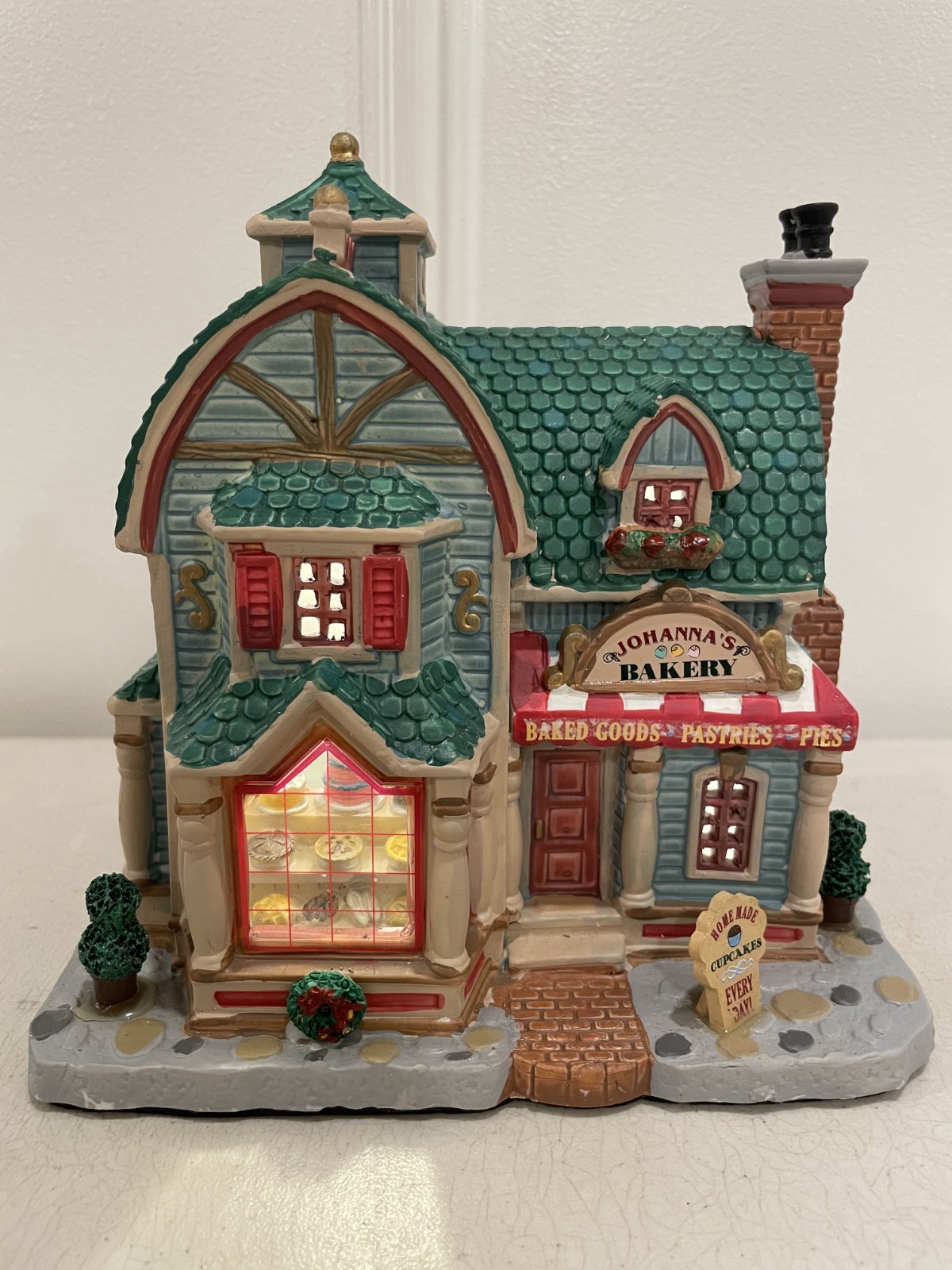 Carole Towne by Lemax Johanna's Bakery Christmas Village Building w/Box Carole Towne by Lemax Johanna's Bakery Christmas Village Building w/Box