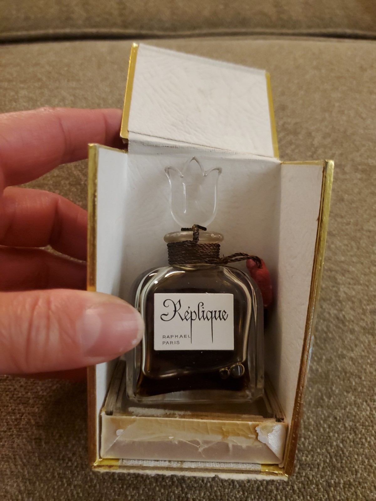 Vintage Replique By Raphael Paris France 1 Fl oz Sealed New Box Is Damaged Vintage Replique By Raphael Paris France 1 Fl oz Sealed New Box Is Damaged