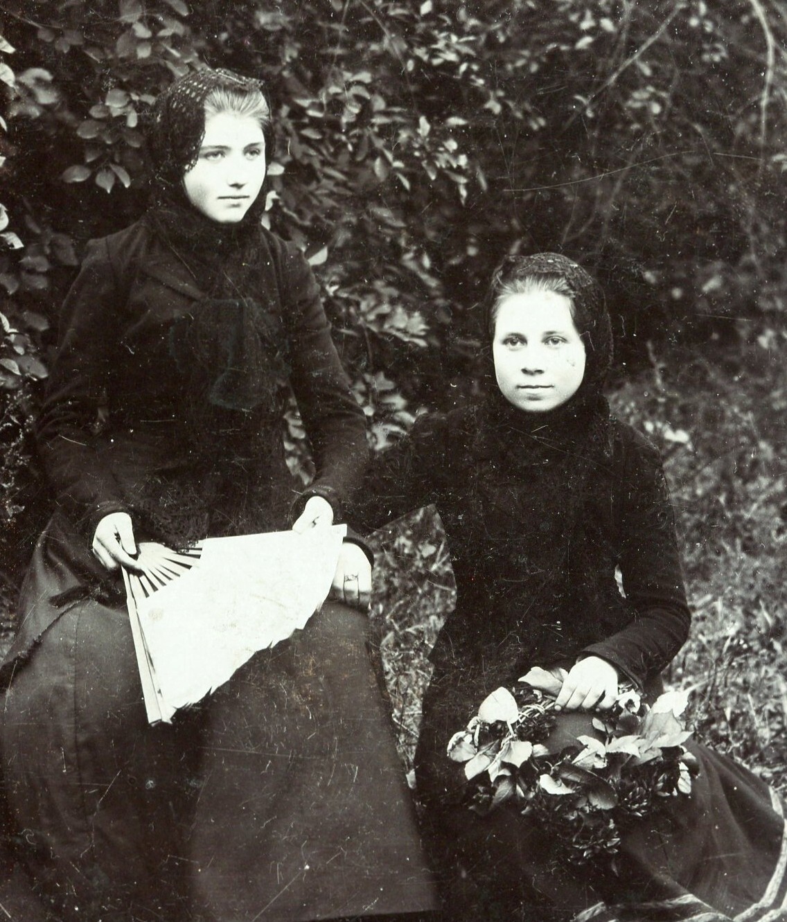 Cabinet card 1900's beautiful girls portrait antique vtg photo Cabinet card 1900's beautiful girls portrait antique vtg photo
