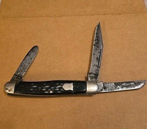 VINTAGE CAMILLUS NY USA 3 BLADE POCKET KNIFE AS IS VINTAGE CAMILLUS NY USA 3 BLADE POCKET KNIFE AS IS