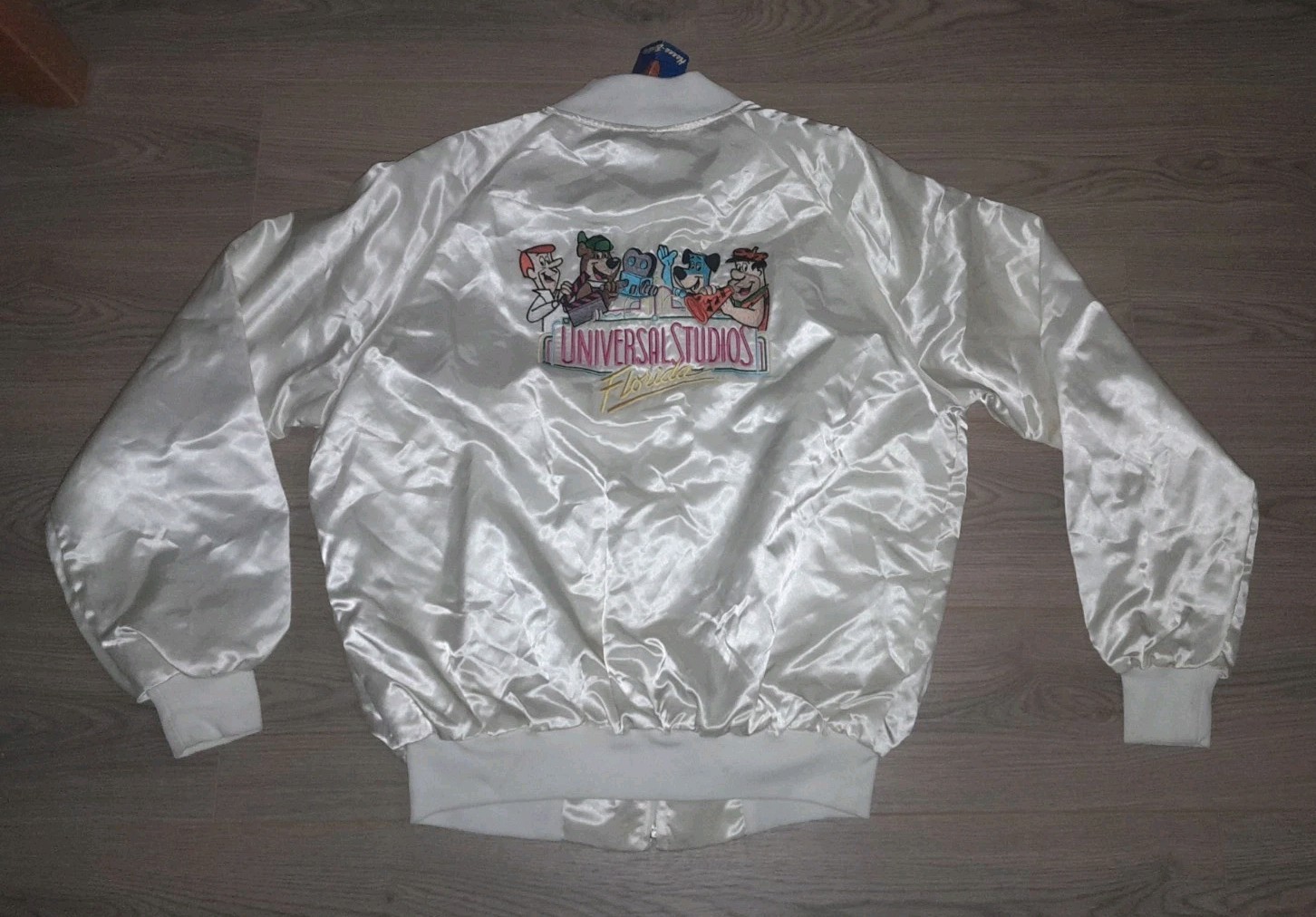 UNIVERSAL STUDIOS FUNTASTIC WORLD OF HANNA-BARBERA VINTAGE JACKET W/ TAGS XL UNIVERSAL STUDIOS FUNTASTIC WORLD OF HANNA-BARBERA VINTAGE JACKET W/ TAGS XL