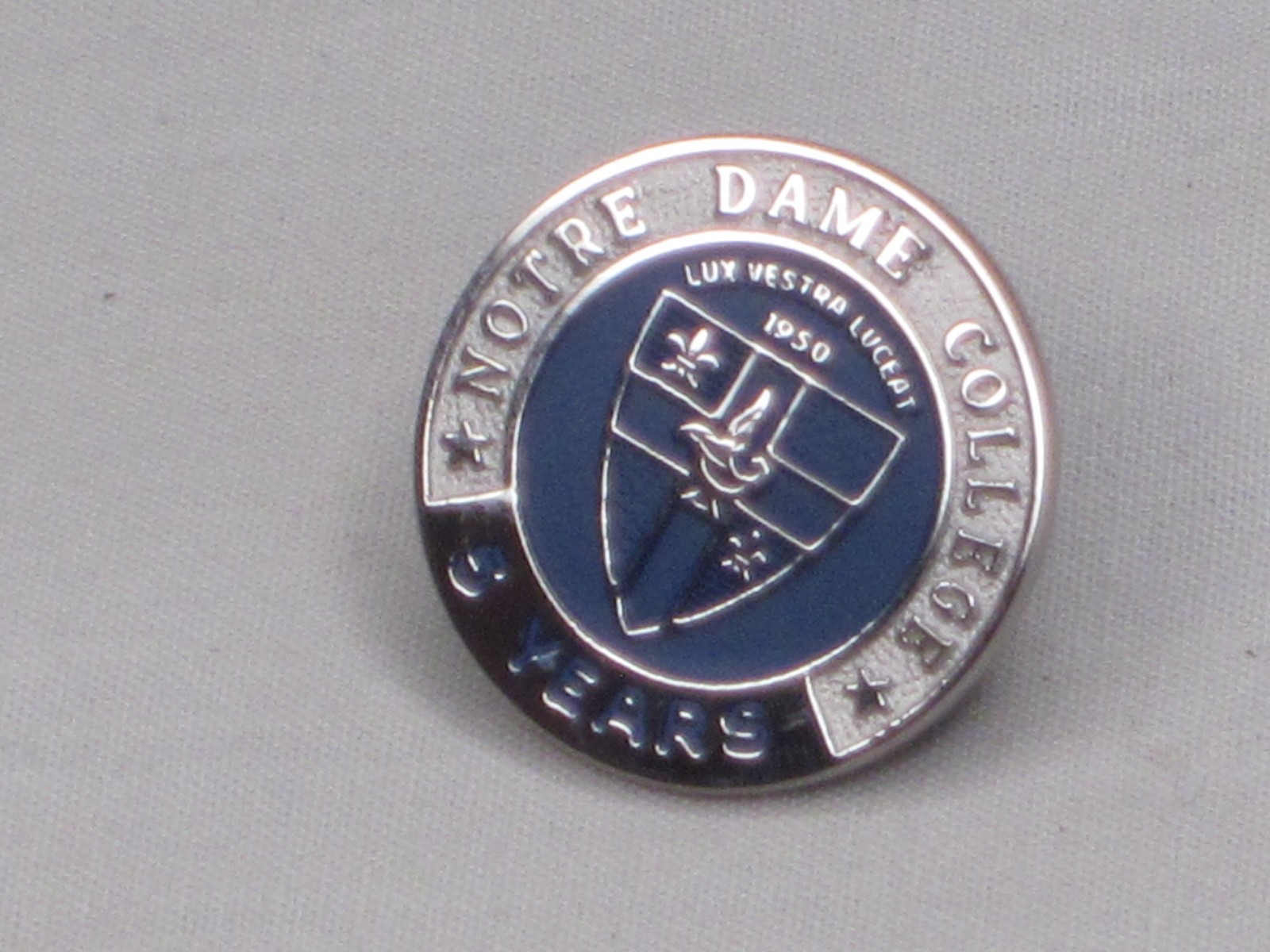 vintage NOTRE DAME COLLEGE 5 YEARS award service lapel pin tie tack * BX3 vintage NOTRE DAME COLLEGE 5 YEARS award service lapel pin tie tack * BX3
