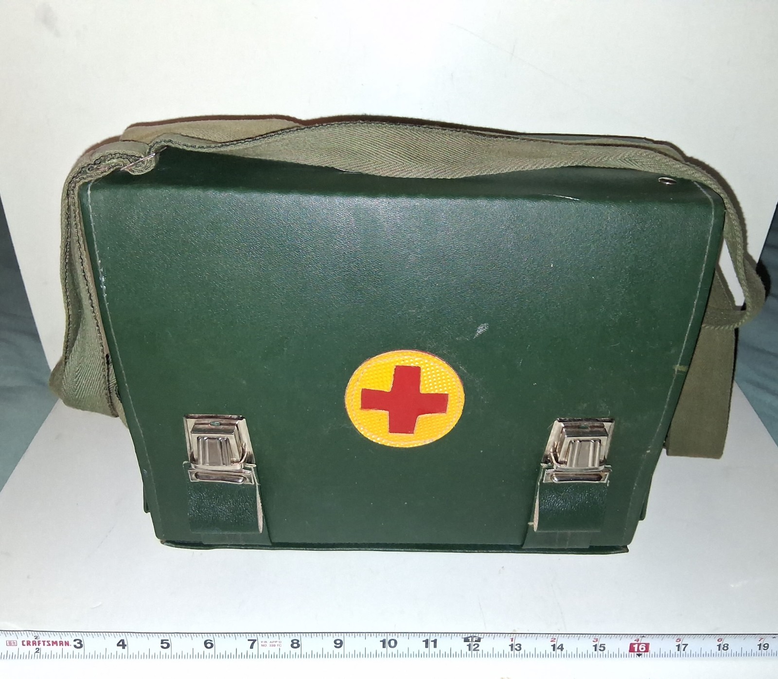 Vintage 1980s Military Medical Bag: Bulgarian Army First Aid Kit Vintage 1980s Military Medical Bag: Bulgarian Army First Aid Kit