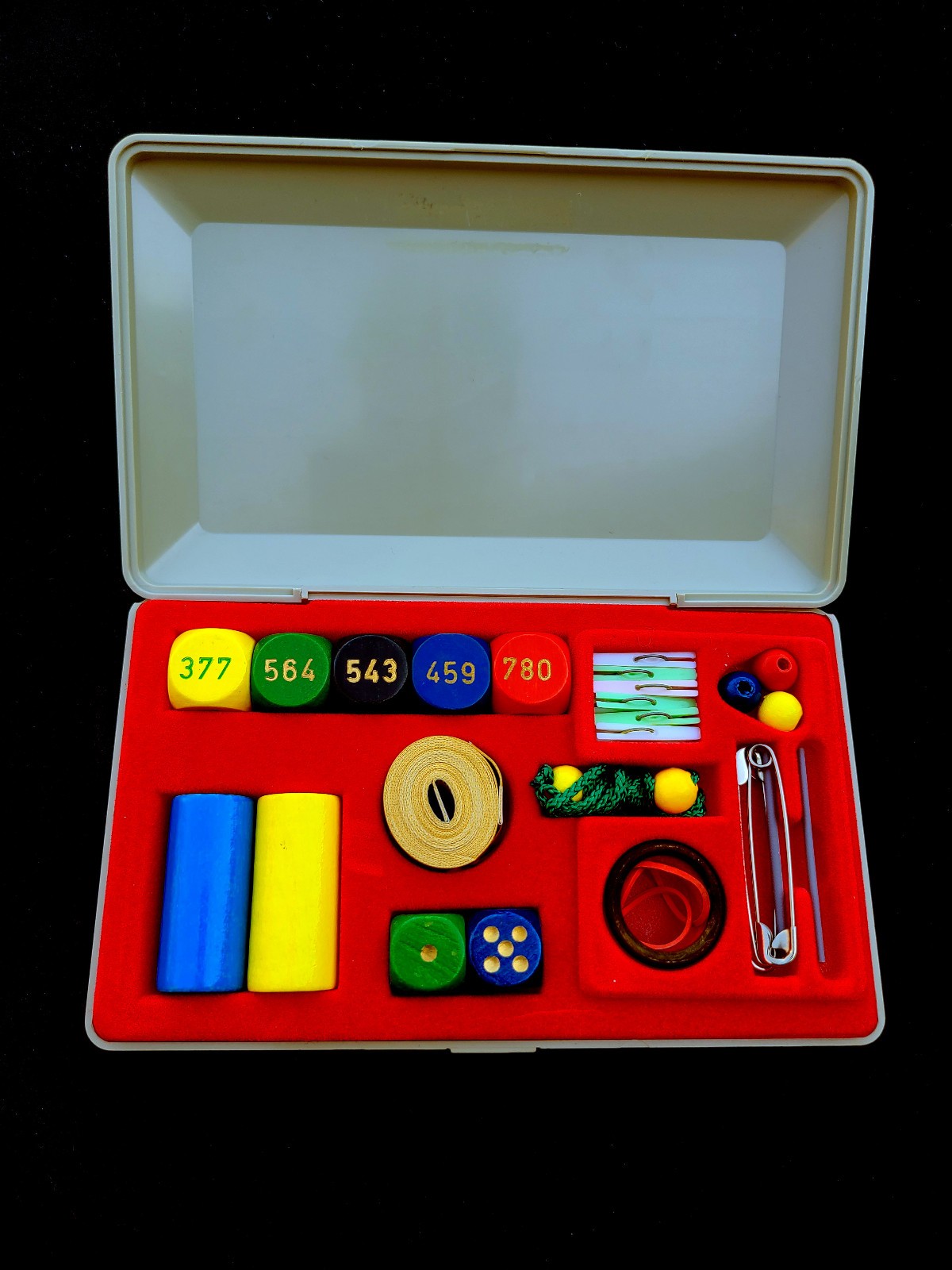 Vintage 1969 German “Magic Box” Pocket Magic Set – Manfred Maluche Verlag Vintage 1969 German “Magic Box” Pocket Magic Set – Manfred Maluche Verlag
