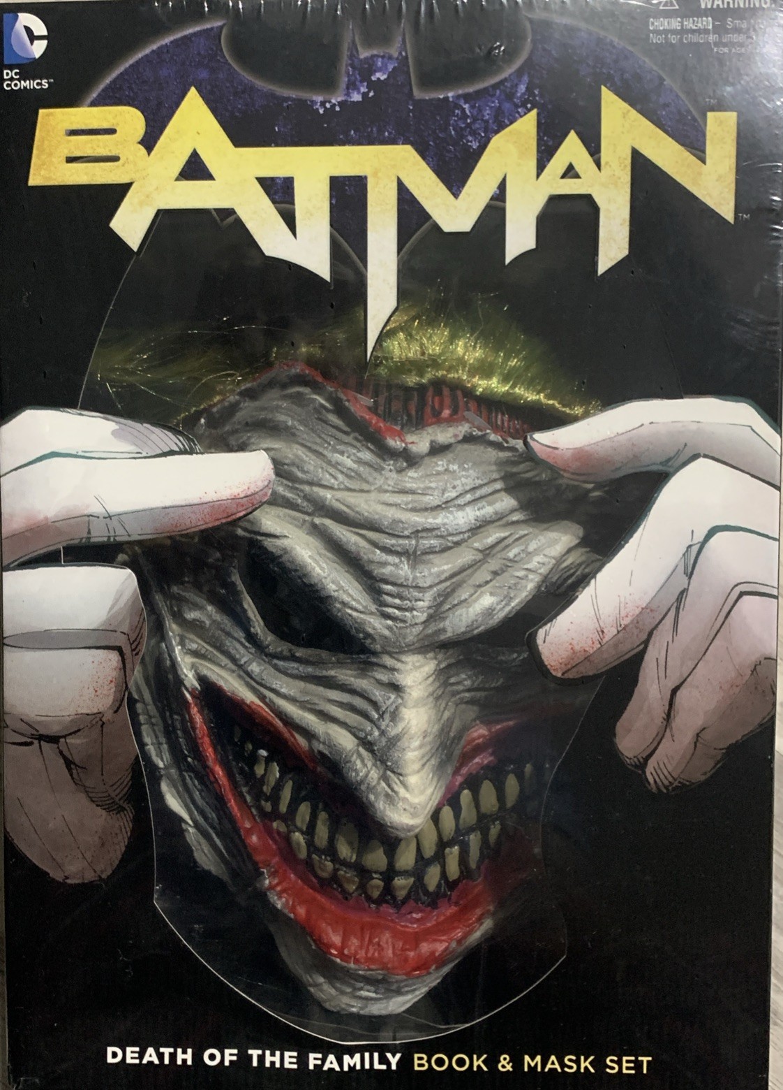 Batman: Death of the Family - Book & Joker Mask Set (2014) DC New 52 Sealed Batman: Death of the Family - Book & Joker Mask Set (2014) DC New 52 Sealed