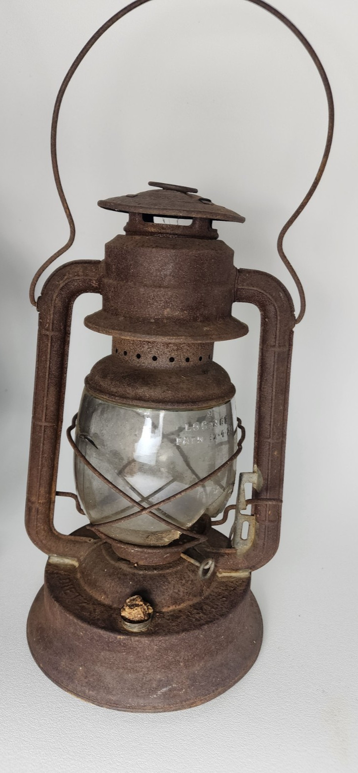 Vintage Dietz No. 2 D-Lite Kerosene Lantern Barn Railroad Antique Chipped Globe Vintage Dietz No. 2 D-Lite Kerosene Lantern Barn Railroad Antique Chipped Globe