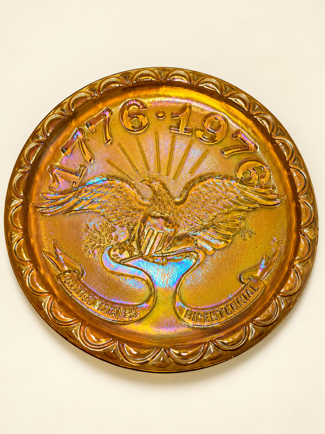 Vintage Indiana Glass Marigold Carnival Glass Plate 1776-1976 Bicentennial Eagle Vintage Indiana Glass Marigold Carnival Glass Plate 1776-1976 Bicentennial Eagle