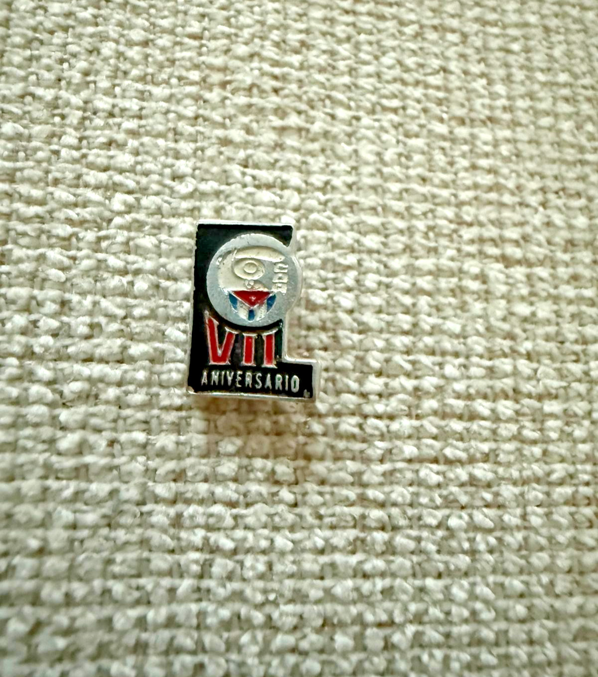 CUBA CUBAN VINTAGE VIII ANNIVERSARY FEU STUDENT ORGANIZATION ENAMEL LAPEL PIN CUBA CUBAN VINTAGE VIII ANNIVERSARY FEU STUDENT ORGANIZATION ENAMEL LAPEL PIN