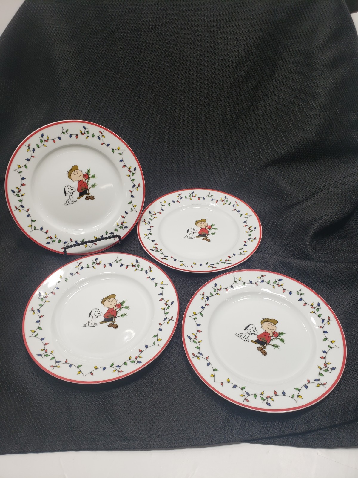 Set Of 4 Peanuts Charlie Brown Snoopy Christmas Ceramic 8” Salad Plates Set Of 4 Peanuts Charlie Brown Snoopy Christmas Ceramic 8” Salad Plates
