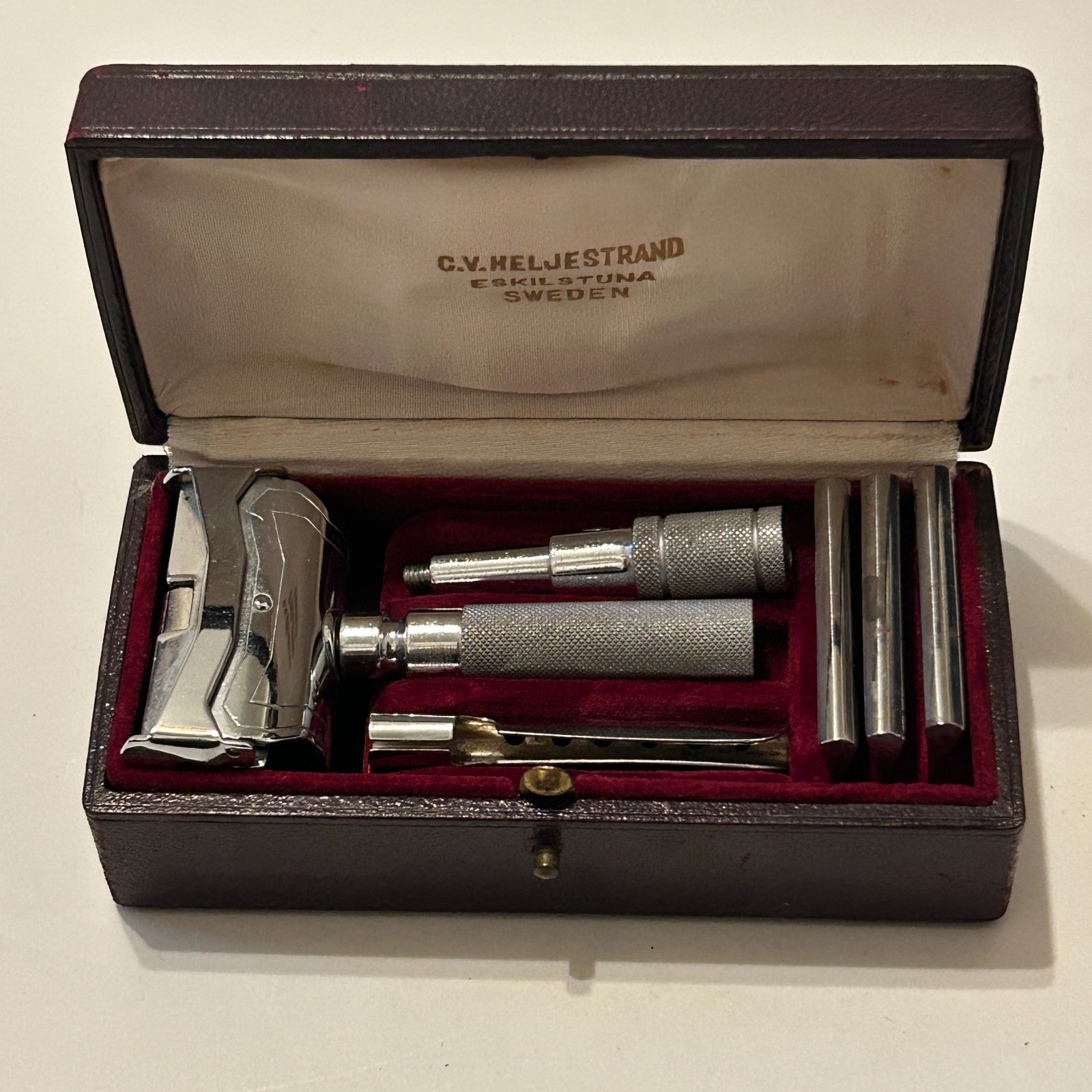 Vintage CV Heljestrand MK Safety Razor Set Eskilstuna Sweden w Leather Case Vintage CV Heljestrand MK Safety Razor Set Eskilstuna Sweden w Leather Case