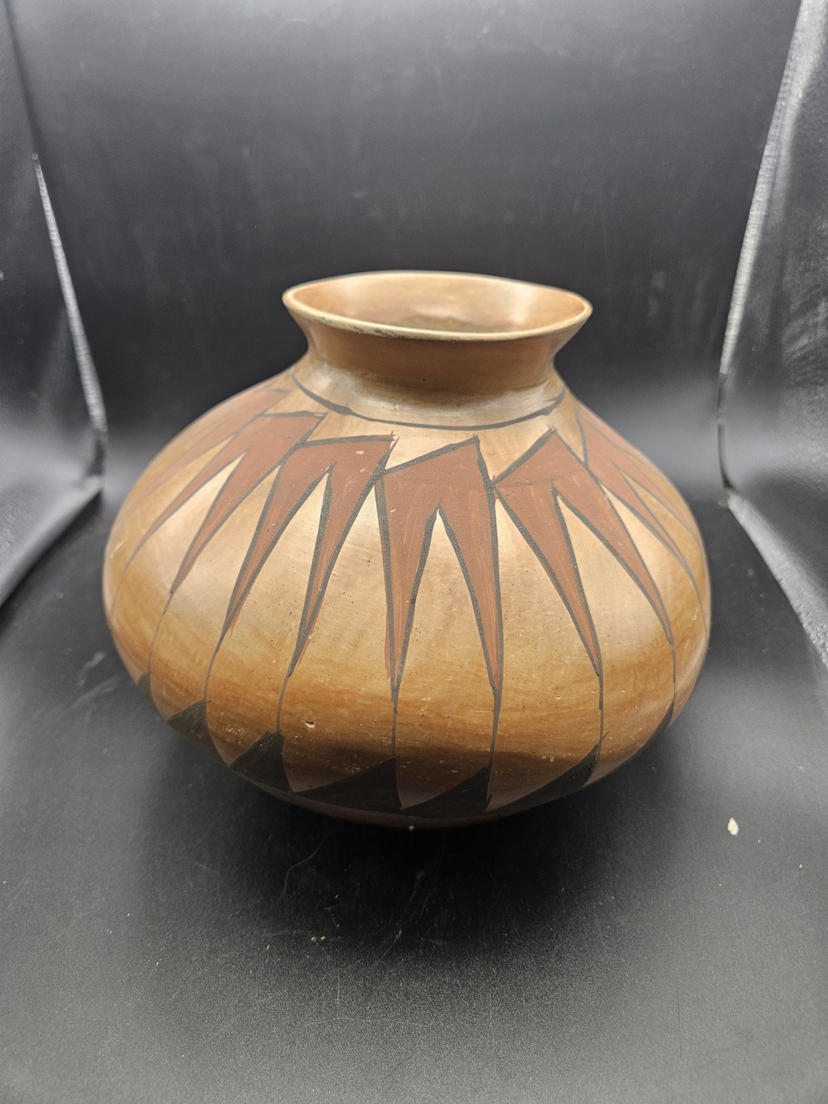 Large Southwest Native Pottery Vase, Sogned Large Southwest Native Pottery Vase, Sogned