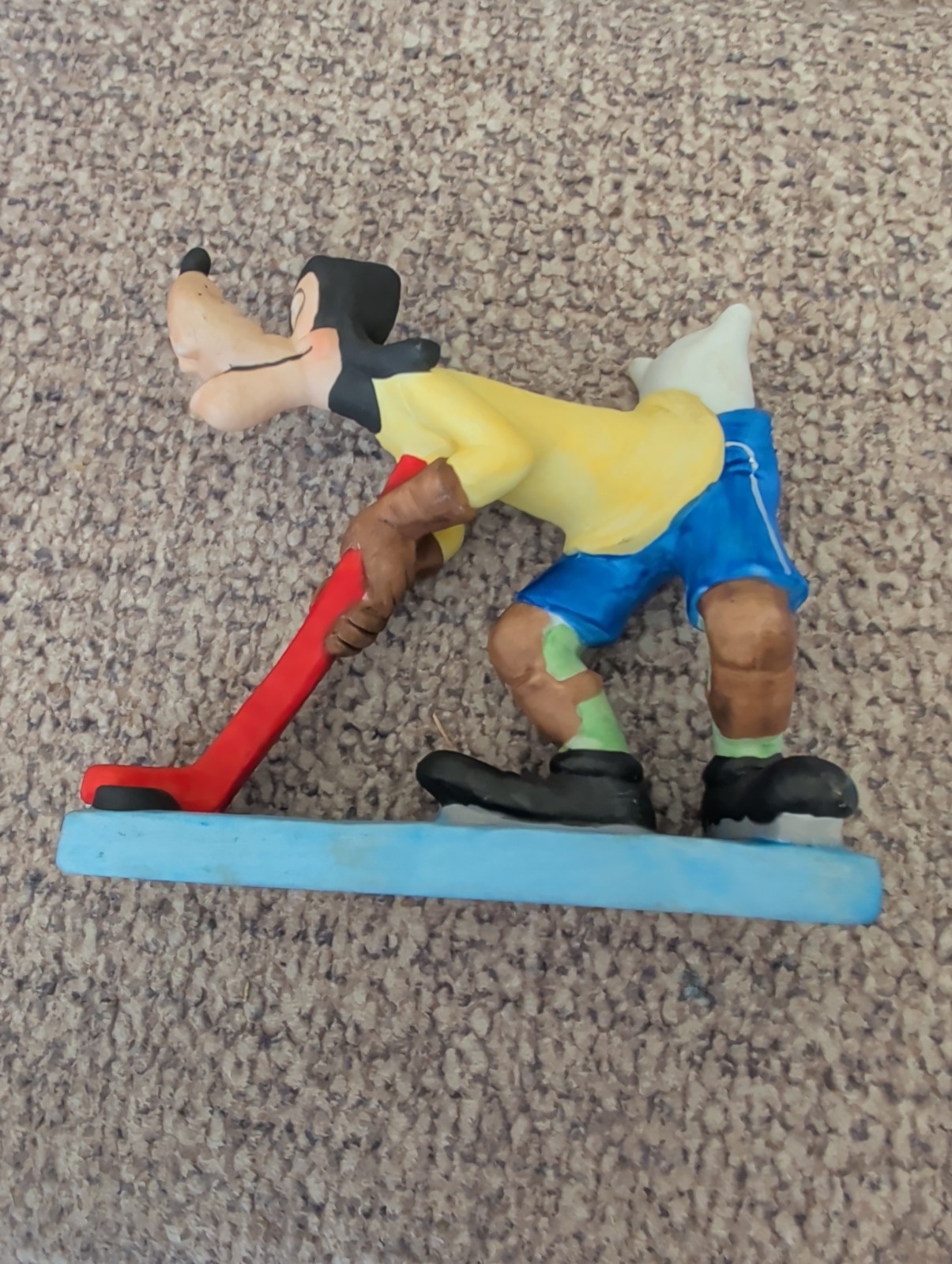 VINTAGE Walt Disney Porcelain Figurine Goofy Hockey Player Skater VINTAGE Walt Disney Porcelain Figurine Goofy Hockey Player Skater