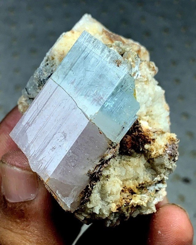 560 Carats Amazing Bicolour Beryl From Baha Shigar Pakistan 560 Carats Amazing Bicolour Beryl From Baha Shigar Pakistan