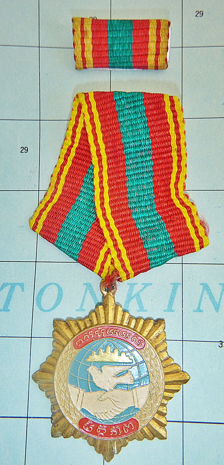 Peace and Friendship - Rare Anti Khmer Rouge Medal - Cambodia / Vietnam War - D