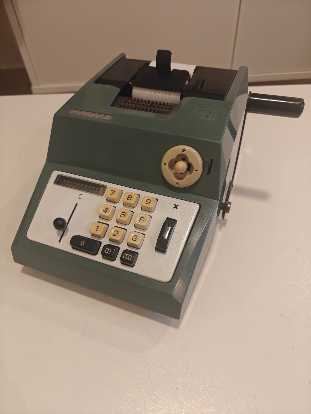 OLIVETTI SUMMA PRIMA 20 ADDING MACHINE. GREEN. MANUAL.MARCELO NIZZOLI DESIGN 60s OLIVETTI SUMMA PRIMA 20 ADDING MACHINE. GREEN. MANUAL.MARCELO NIZZOLI DESIGN 60s