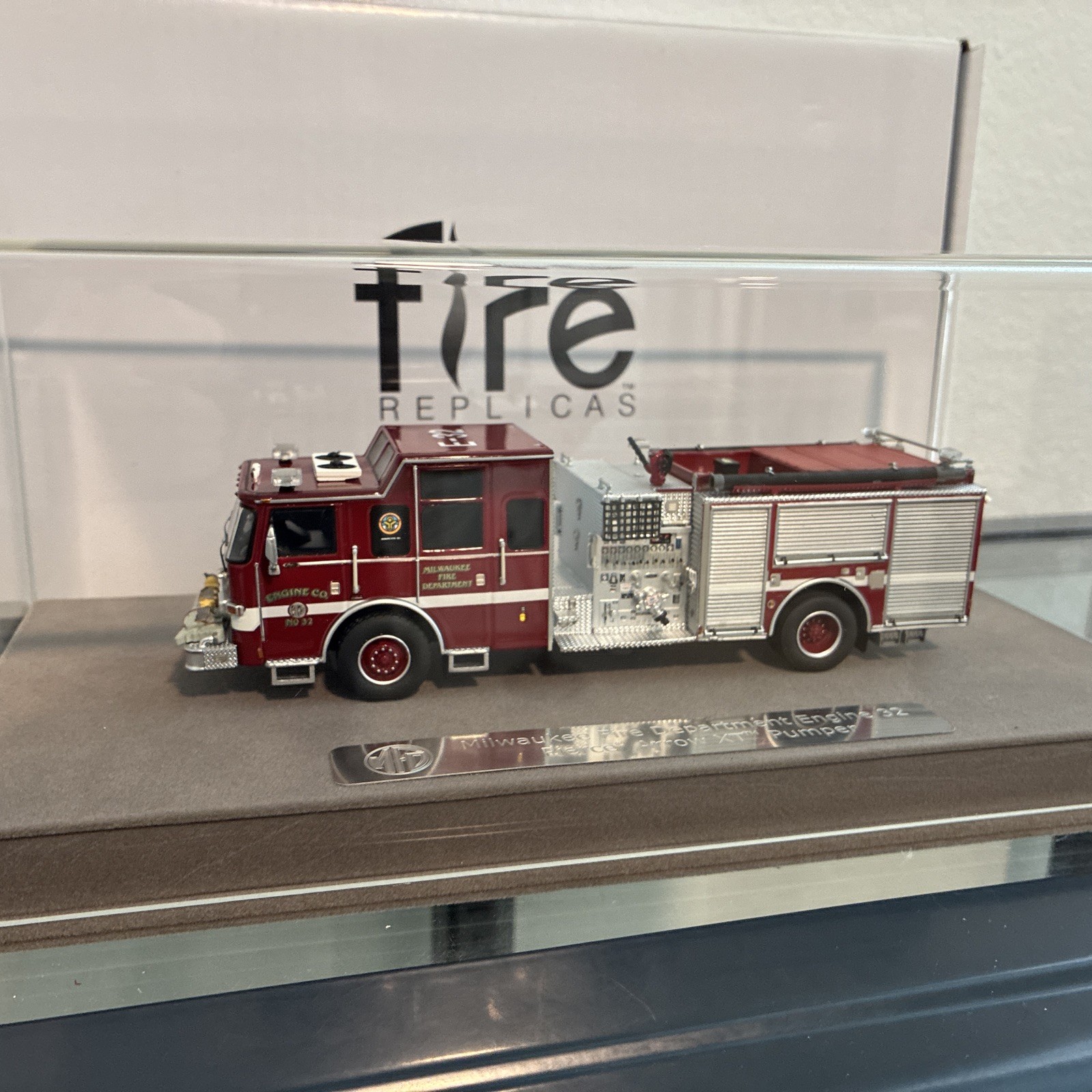 1/50 Fire Replicas Milwaukee FD Pierce Arrow XT Engine 32 (FR 018-32) Rare 1/50 Fire Replicas Milwaukee FD Pierce Arrow XT Engine 32 (FR 018-32) Rare