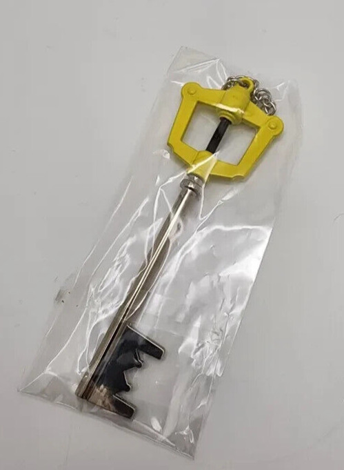 BAM Gamer "Kingdom Hearts" Kingdom Key Keyblade Replica Prop BAM Gamer "Kingdom Hearts" Kingdom Key Keyblade Replica Prop