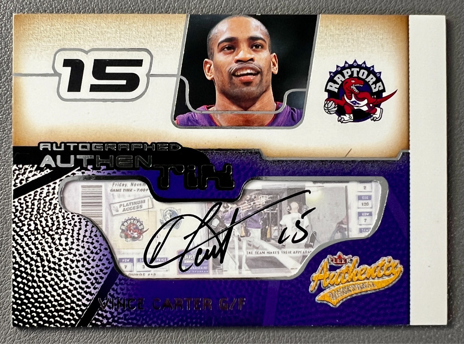 Vince Carter 2001-02 Fleer Authentix Basketball Auto #AA-VC Raptors