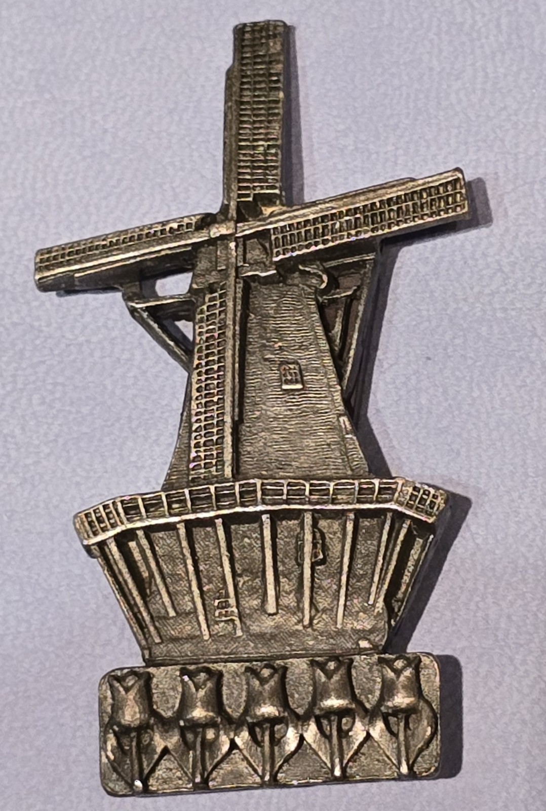 2⅜" Windmill Holland MI Michigan Metal Locker Fridge Magnet Pewter Roses At Base