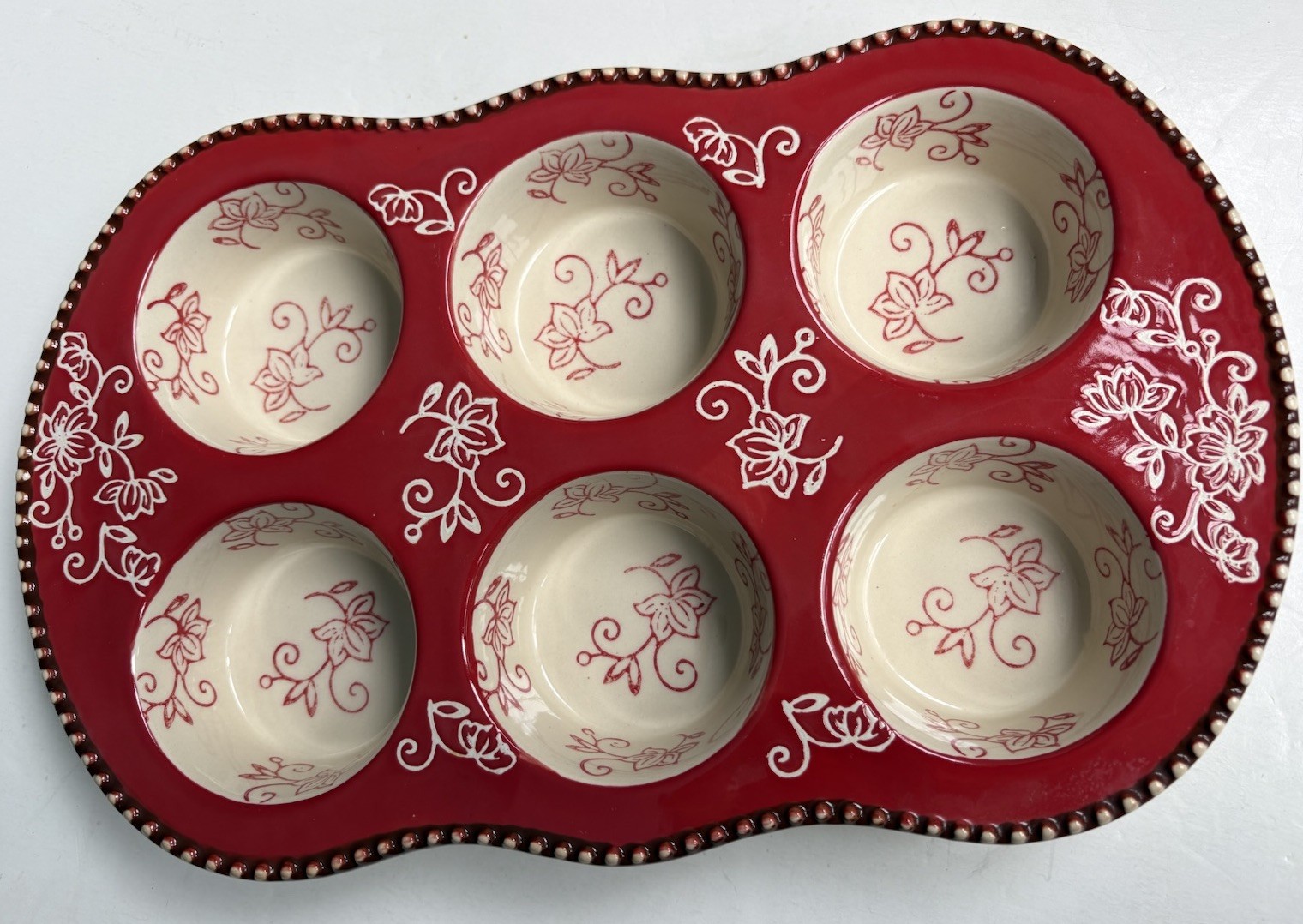 Temptations Temp-Tations Red Floral Lace Brown Trim Texas Muffin Baking Pan Oven Temptations Temp-Tations Red Floral Lace Brown Trim Texas Muffin Baking Pan Oven