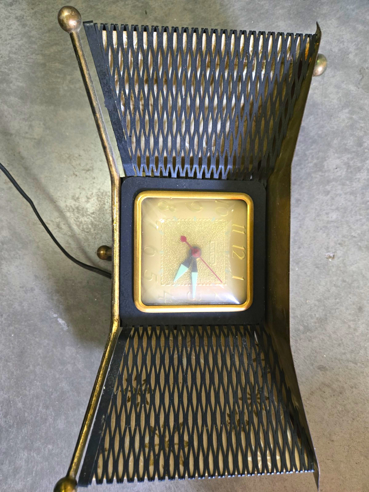 Vintage 1950s United Clock Corp Model 340 "Bowtie" TV Lamp Clock – 100% Original Vintage 1950s United Clock Corp Model 340 "Bowtie" TV Lamp Clock – 100% Original