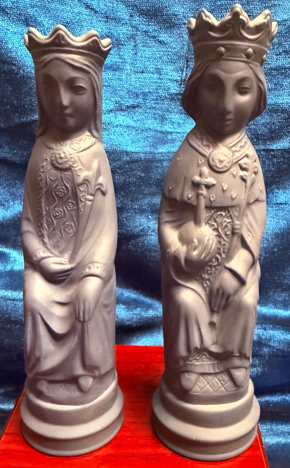 π Wedgwood Blue Portland Jasperware King & Queen Chess Pieces Arnold Machin π π Wedgwood Blue Portland Jasperware King & Queen Chess Pieces Arnold Machin π