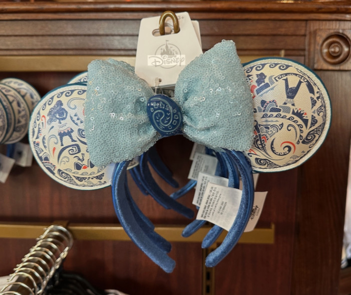 Disneyland Paris Moana Vaiana Polynesian Sequin Ears Headband DLP NWT - In Hand Disneyland Paris Moana Vaiana Polynesian Sequin Ears Headband DLP NWT - In Hand