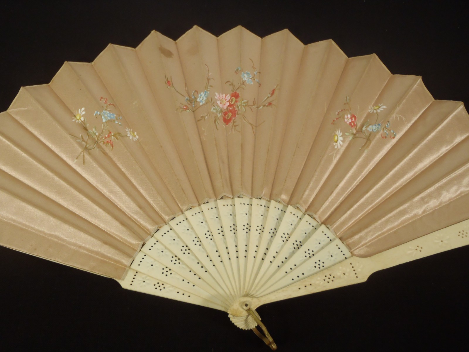 Antique Victorian 19th century French Silk hand painted Fan Antique Victorian 19th century French Silk hand painted Fan