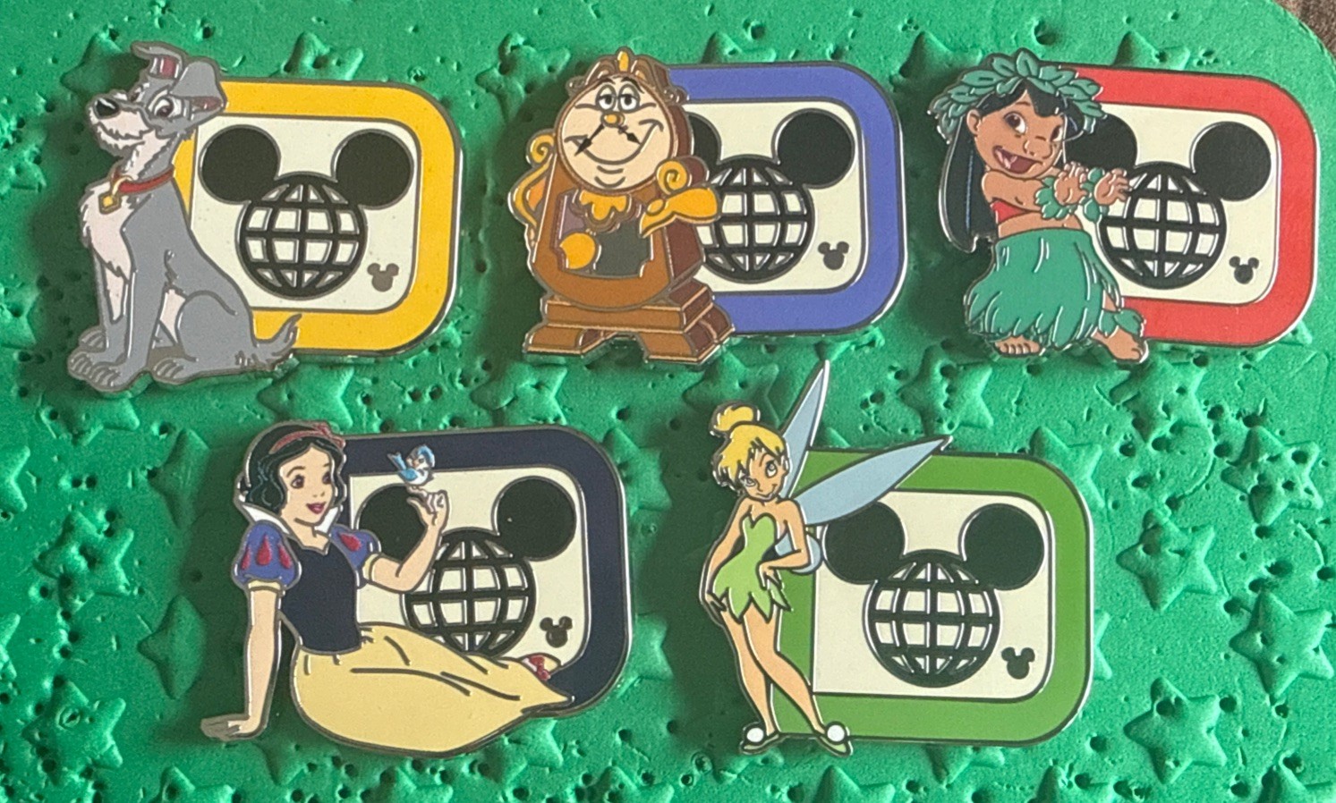 2025 WDW Hidden Mickey WAVE B RETRO D LOGO- 5 pin set NO CHASER 2025 WDW Hidden Mickey WAVE B RETRO D LOGO- 5 pin set NO CHASER