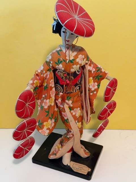 Vintage Japanese Nishi Geisha Hat Dancer Figurine "Nanamaigasa" Meaning 7 Hats Vintage Japanese Nishi Geisha Hat Dancer Figurine "Nanamaigasa" Meaning 7 Hats