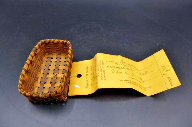 Fine Cherokee Miniature White Oak Tray Basket by Elsie Watty Black Walnut Dye Fine Cherokee Miniature White Oak Tray Basket by Elsie Watty Black Walnut Dye