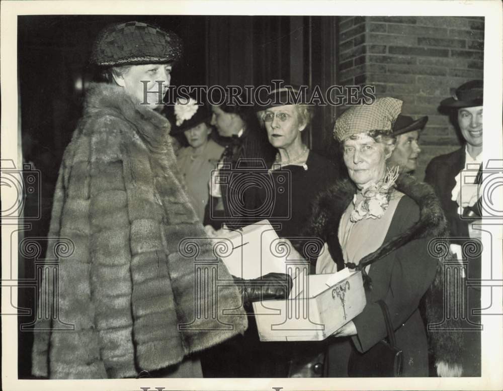 1938 Press Photo Eleanor Roosevelt at Women's National Democratic Club Event 1938 Press Photo Eleanor Roosevelt at Women's National Democratic Club Event