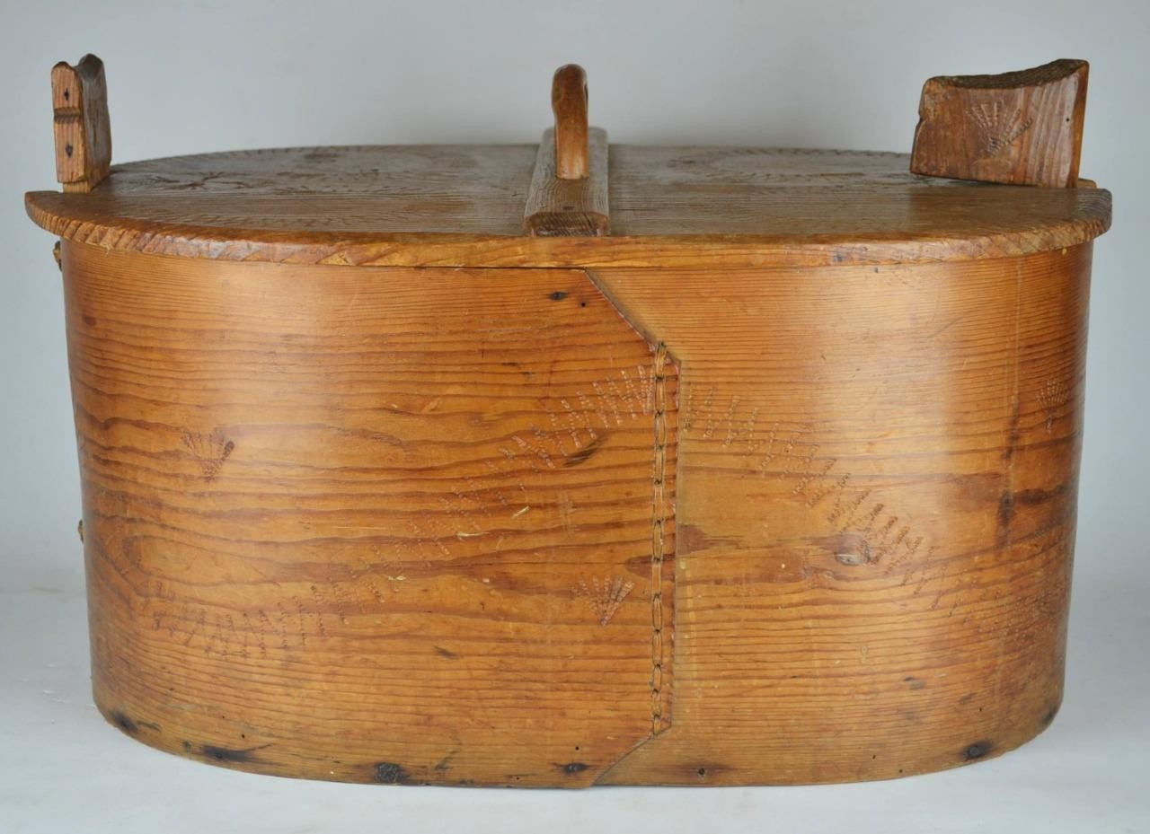 ANTIQUE LARGE BENT WOOD BRIDES PANTRY BOX INCISED DECORATION W/ HANDLE - 20"