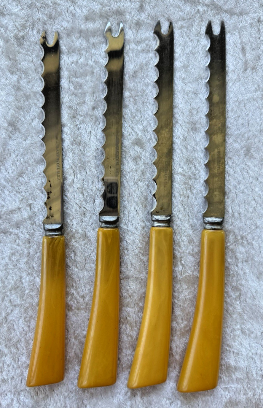 Vintage Stainless Steel Fork-tip Knives Butterscotch BAKELITE Handles Set Of 4 Vintage Stainless Steel Fork-tip Knives Butterscotch BAKELITE Handles Set Of 4