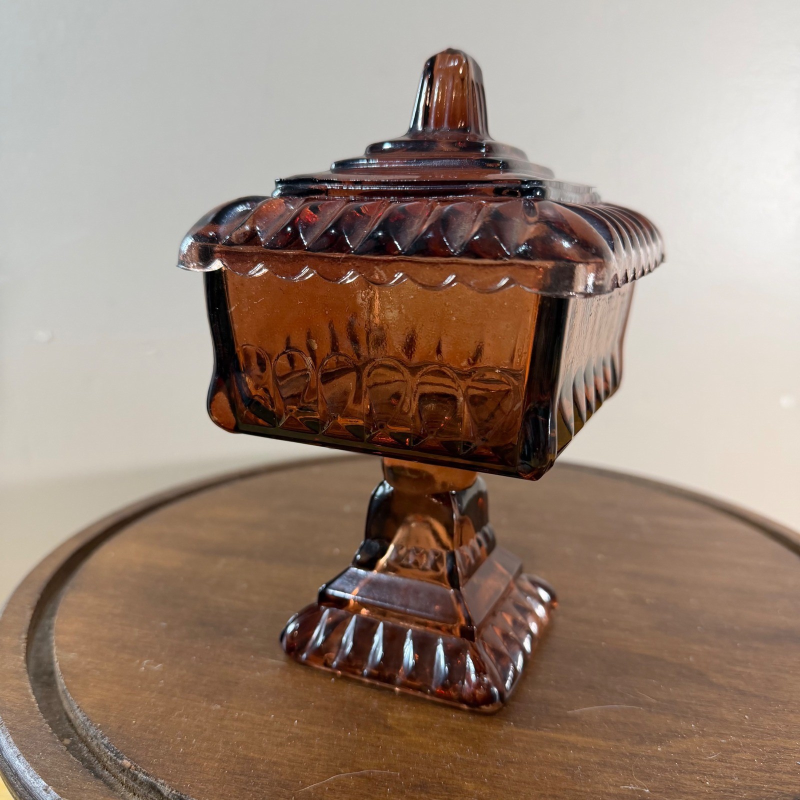 Jeanette Wedding Cake Box Vtg Root Beer Brown Amber Glass Pedestal Candy Dish Jeanette Wedding Cake Box Vtg Root Beer Brown Amber Glass Pedestal Candy Dish